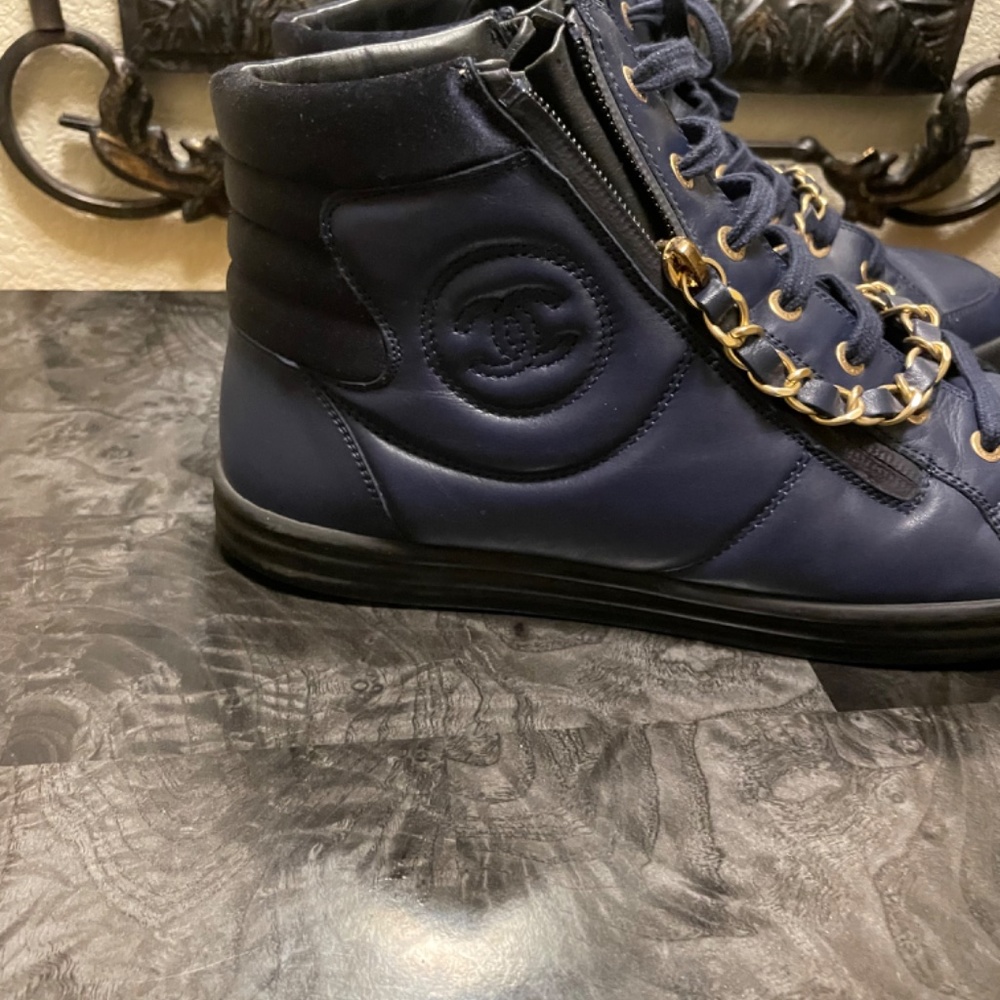 Chanel Shoes - Picture 2 of 4